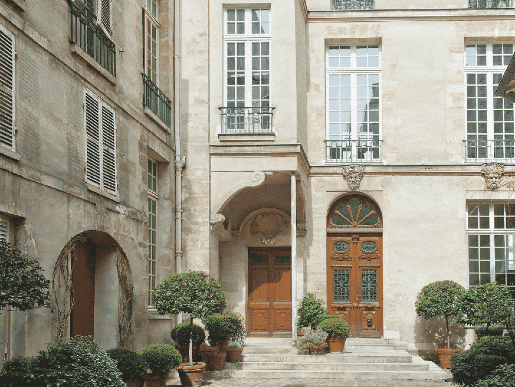 How secure is your investment if you buy real estate in France? — Paris