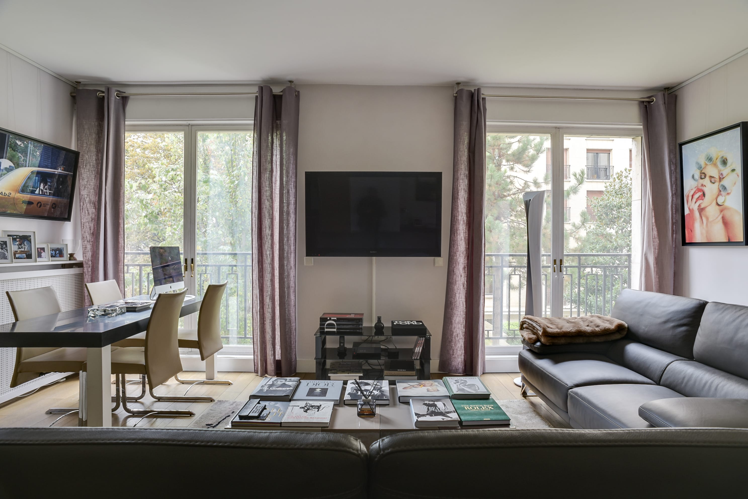 Apartment Paris : Studio Avenue Montaigne, Champs-Elysées, France