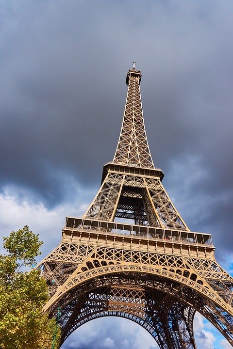 The Eiffel Tower: facts, history, construction, secrets - We Build
