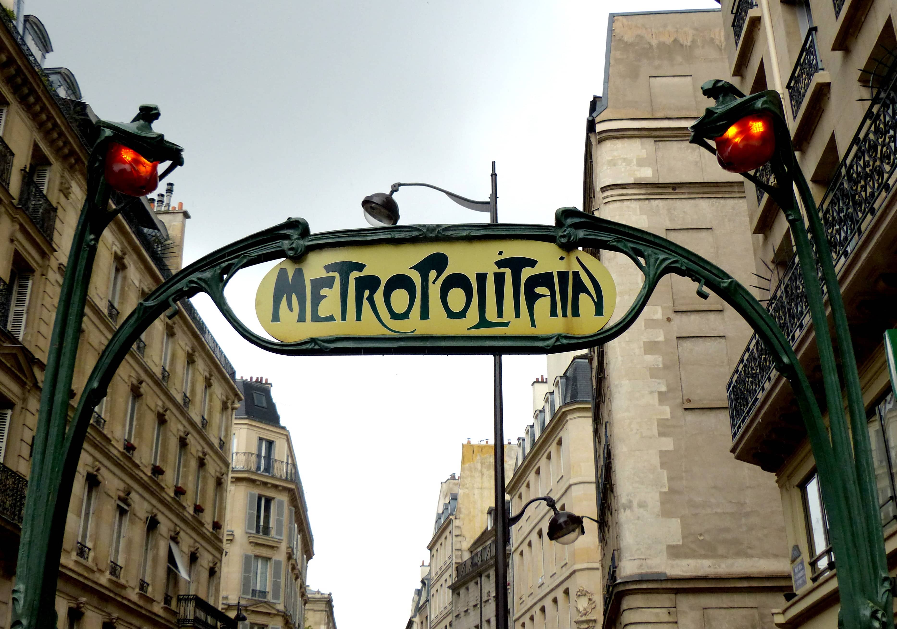 Сколько метро париж. Метро Парижа. Париж метро табличка. Метро Парижа 1900. Вывеска метрополитен Париж.