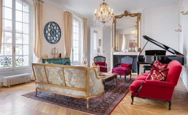 avenue montaigne paris, luxury villas and prestige apartments.